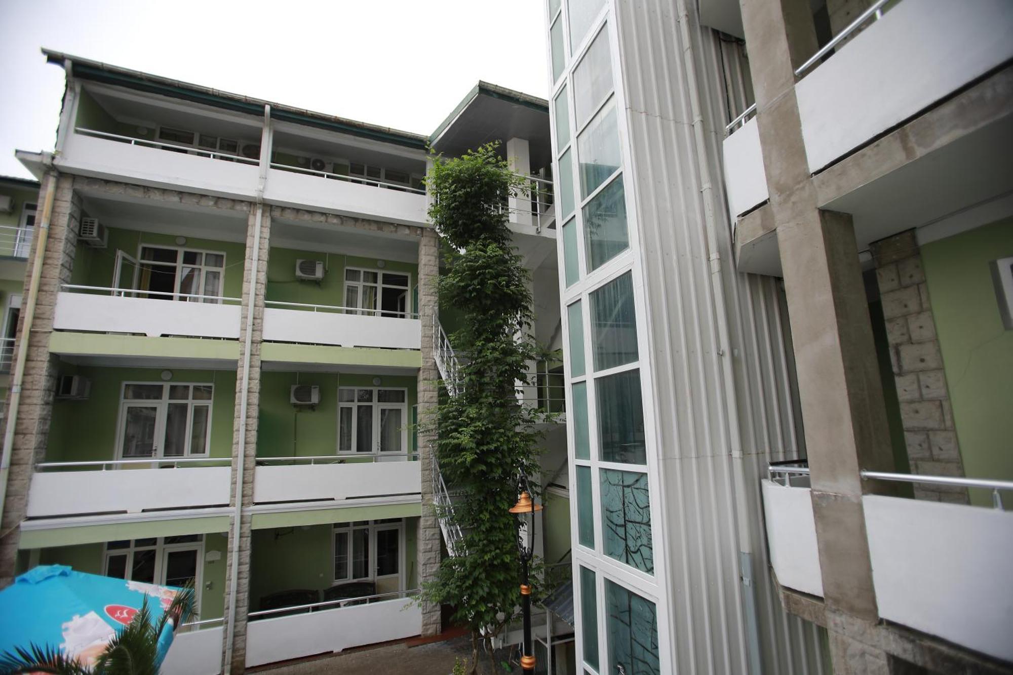 Green House Hotel Kobuleti Esterno foto